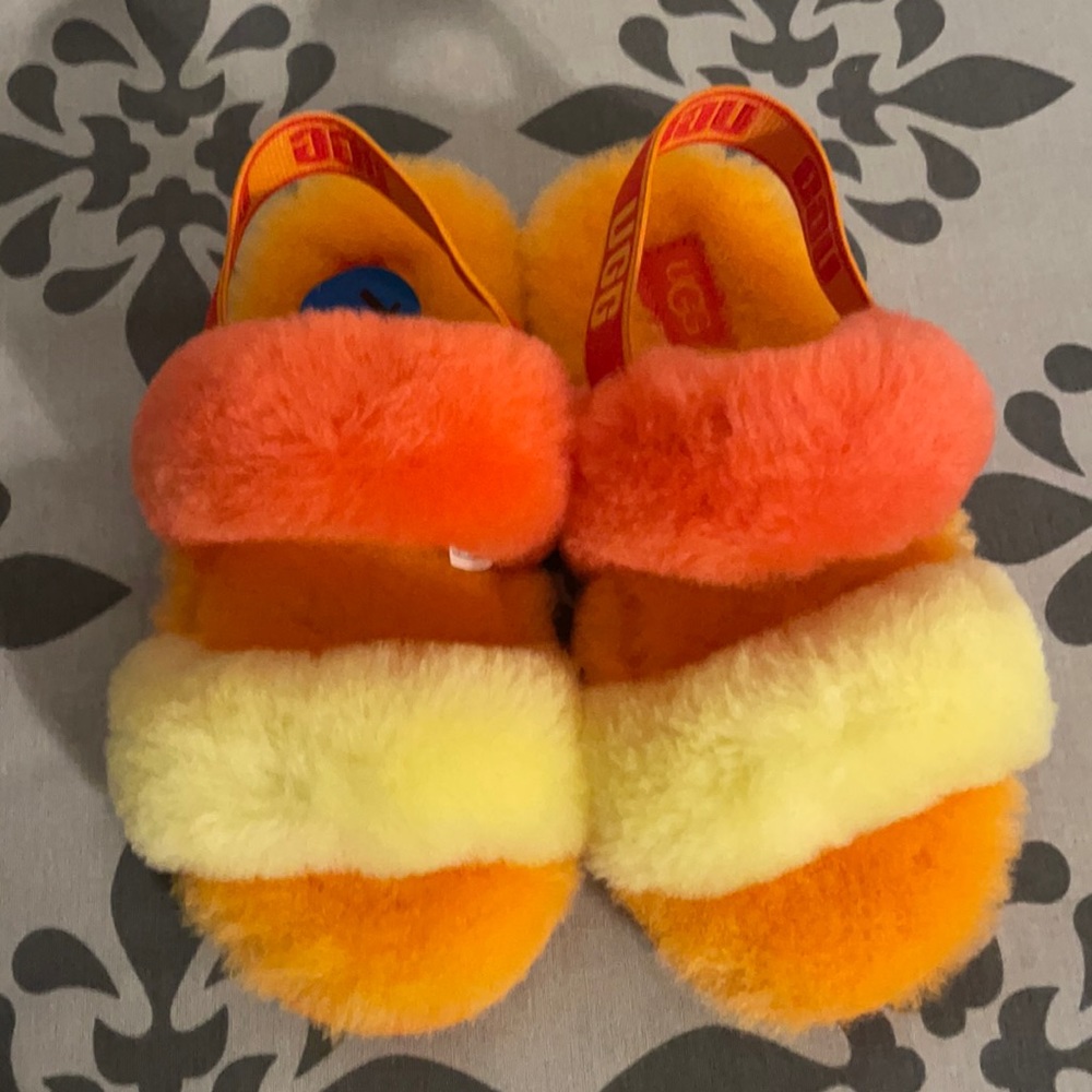 Brand new ugg toddlers slippers size 10 USA !!